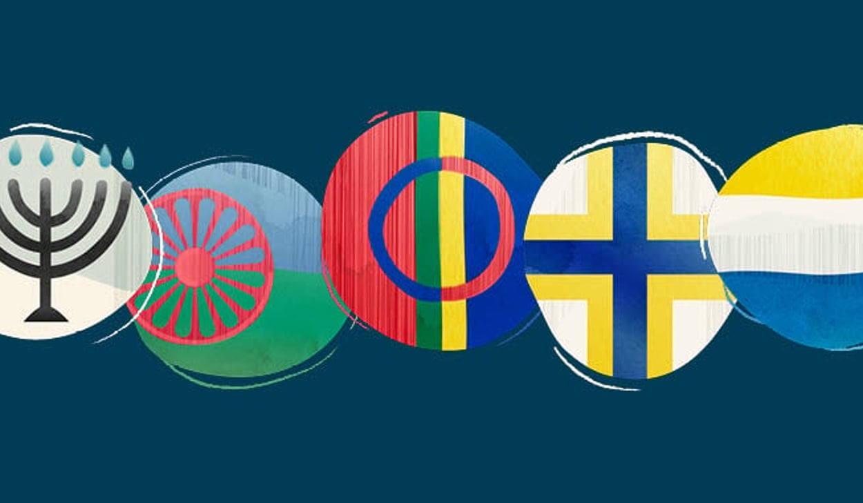 Fem illustrationer på nationella minoriteternas flaggor.