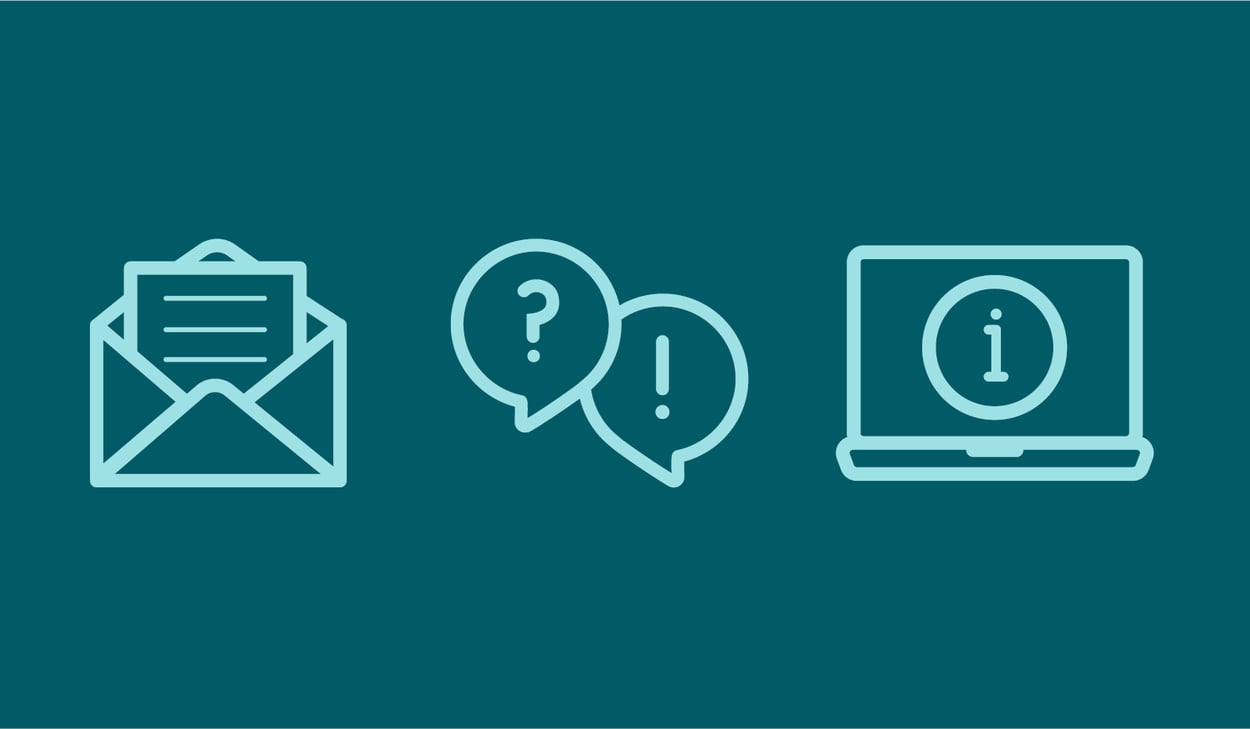 En mörk turkos bakgrund innehåller tre ikoner i ljusare turkos. ett brev i kuvert, informations bubblor samt en dator.