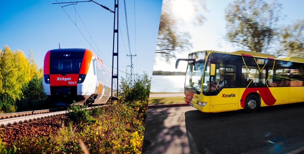 Ett rött och vitt X-tåg med nummer 9047 kör på järnväg till vänster, och en gul och röd X-trafik-buss kör på en väg till höger.